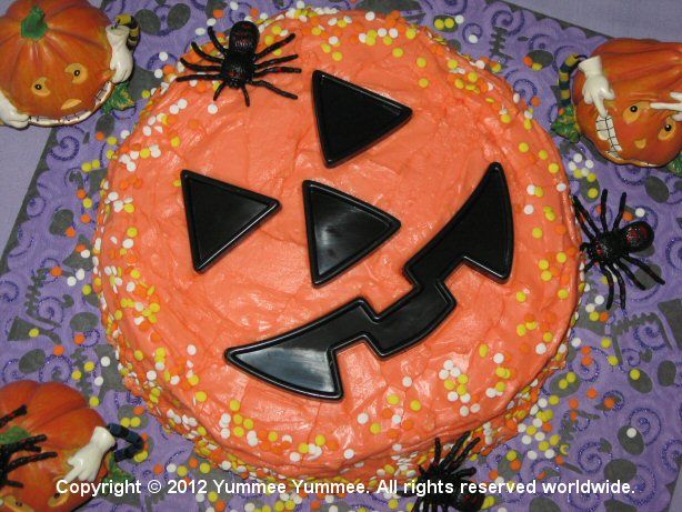 Our Jack O'Lantern Cake was a simple single layer cake. Very quick and easy to decorate.