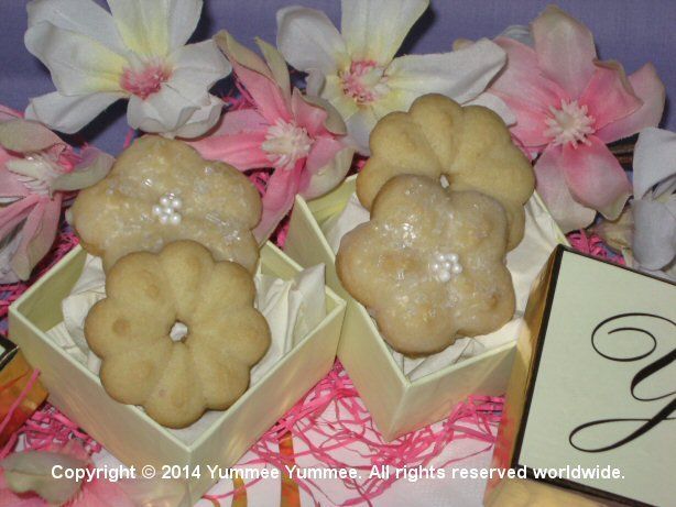 Simple Spritz cookies - click here for more recipes.