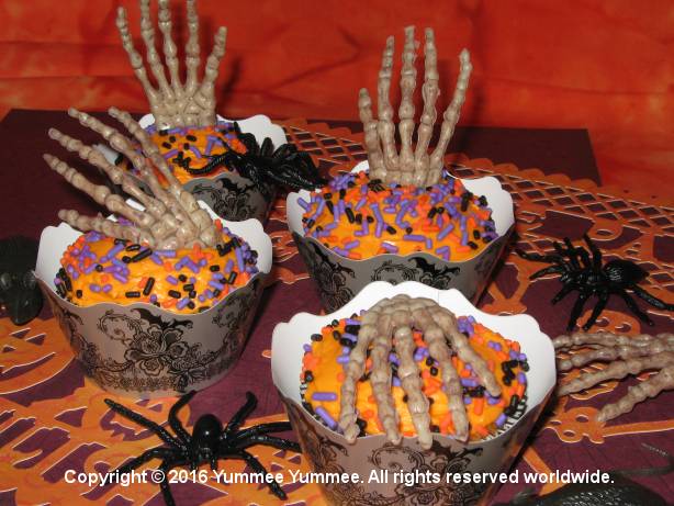 Skeleton hands in your cupcakes are very creepy. Let the kiddos take them home. You can't have all the fun!
