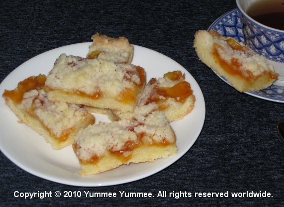 Yummee Apricot Bars