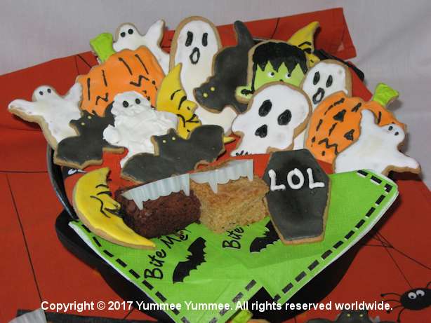 Use a Witch's caldron for a centerpiece filled with spooky cookies. Use a Witch's caldron for a centerpiece filled with spooky cookies.