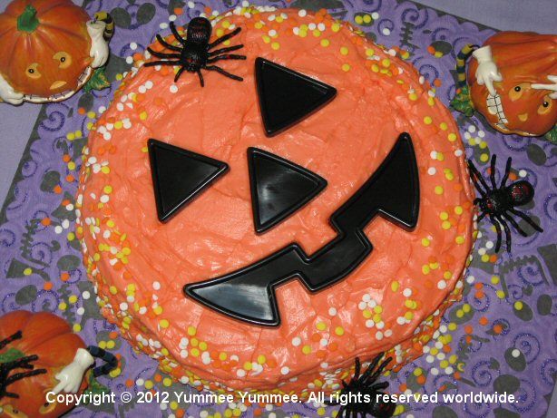 Our Jack O'Lantern Cake was a simple single layer cake. Very quick and easy to decorate. Our Jack O'Lantern Cake was a simple single layer cake. Very quick and easy to decorate.