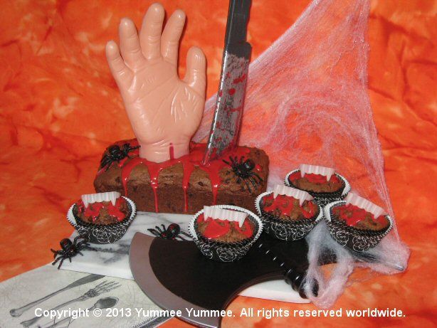 Have some food fun! Make magnificent muffins for the monsters. Blood red frosting adds a nice creative touch. Have some food fun! Make magnificent muffins for the monsters. Blood red frosting adds a nice creative touch.