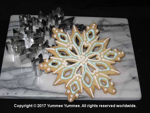 Create food art with Yummee Yummee's Cookiees mix. Remember, a broken cookie has fewer calories Create food art with Yummee Yummee's Cookiees mix. Remember, a broken cookie has fewer calories.