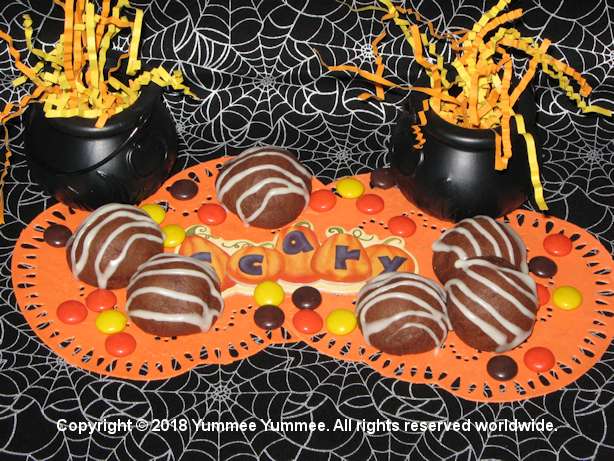 Ooh eeh ooh ah aah ting tang walla walla bing bang. Candy Surprise Cookies magically appear.