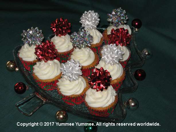 All wrapped up with a bow! Have a bit of fun with cupcakes this Christmas. All wrapped up with a bow! Have a bit of fun with cupcakes this Christmas.