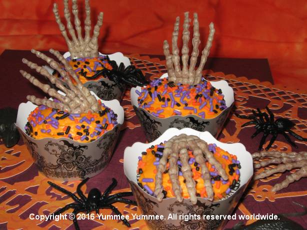 Skeleton hands in your cupcakes are very creepy. Let the kiddos take them home. You can't have all the fun! Skeleton hands in your cupcakes are very creepy. Let the kiddos take them home. You can't have all the fun!